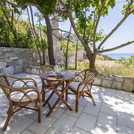 Petrino بيت ضيافة Ambrami